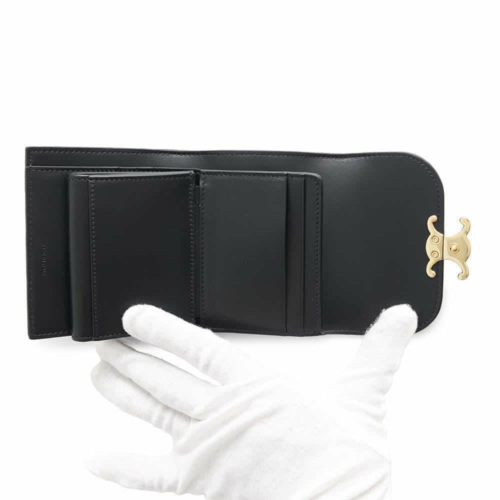 CELINE(セリーヌ) 3つ折り財布美品  スモール フラップウォレット トリオンフ 10D783GBT.38NO 黒 すぐ届く！CELINEセリーヌトリオンフスモールフラップウォレット