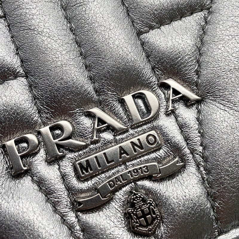 プラダ 二つ折り財布 ロゴ コンパクトウォレット 1MV204 PRADA