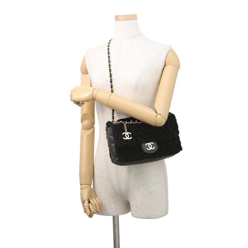 シャネル チェーンショルダーバッグ ココマーク マトラッセ ラパン CHANEL バッグ 黒
