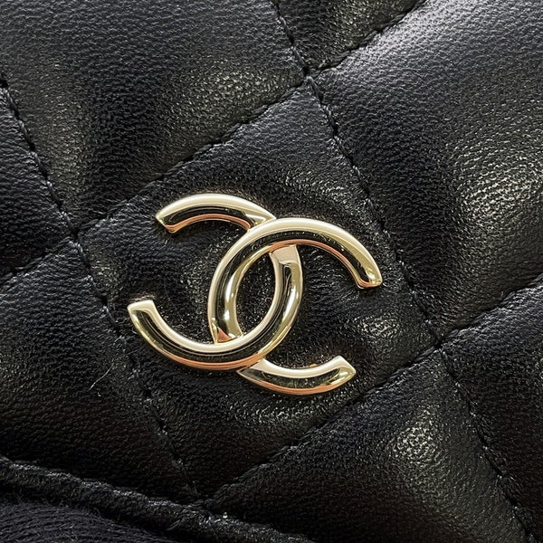 シャネル チェーンウォレット マトラッセ カメリアリボンラムスキン AP1649 CHANEL 財布 黒