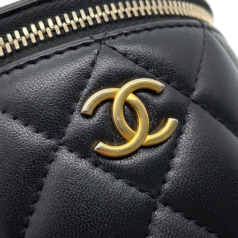 シャネル チェーンショルダーバッグ ココマーク マトラッセ バニティ トップハンドル ラムスキン CHANEL 黒