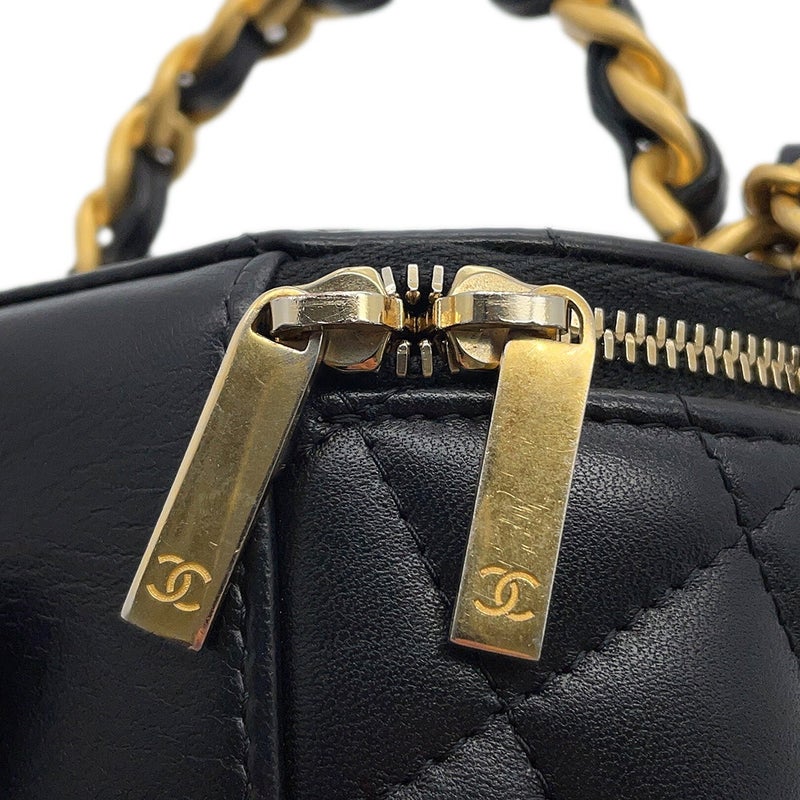 シャネル チェーンショルダーバッグ ココマーク マトラッセ バニティ トップハンドル ラムスキン CHANEL 黒
