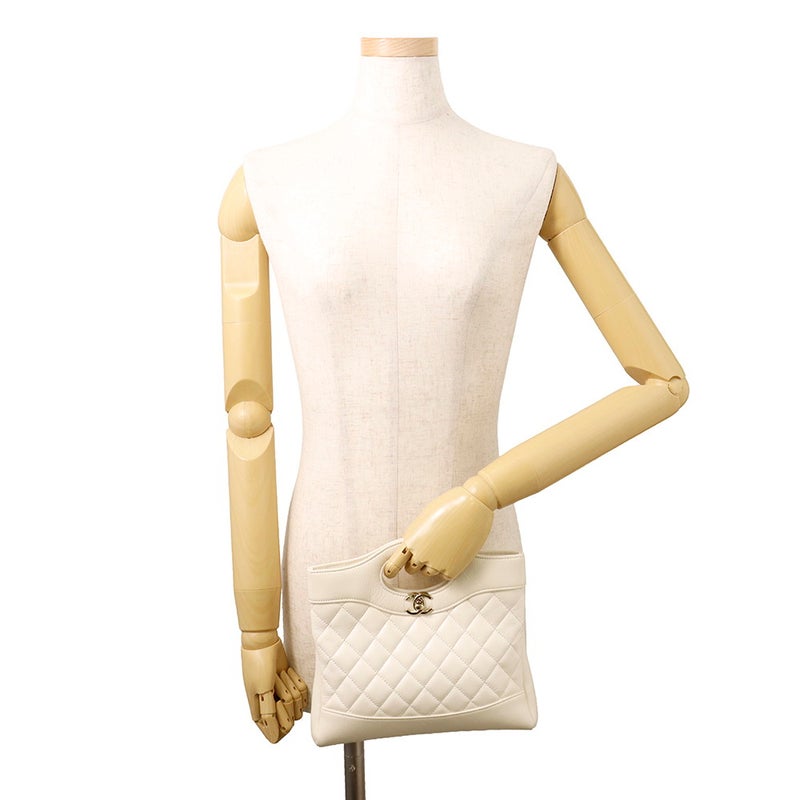 シャネル チェーンショルダーバッグ マトラッセ スモールショッピングバッグ シャイニーカーフスキン AS4133 CHANEL 白