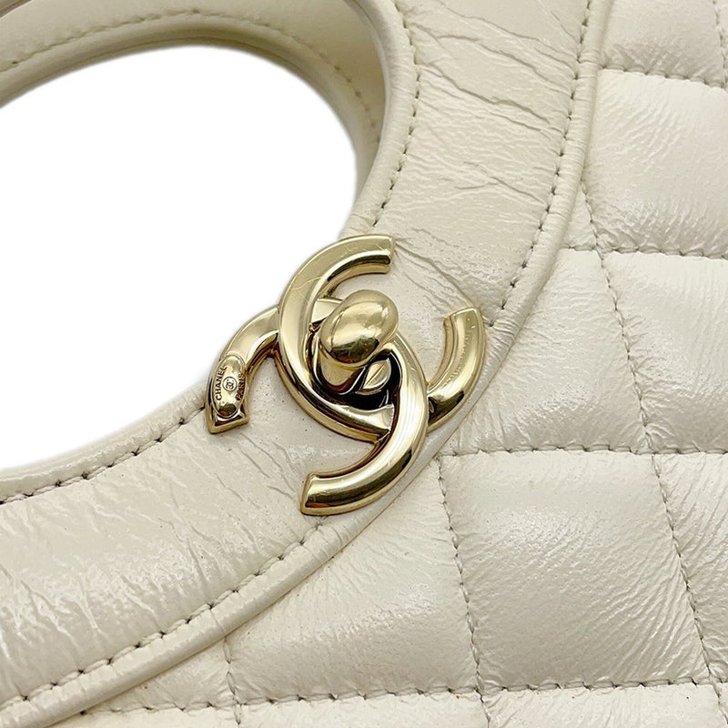 シャネル チェーンショルダーバッグ マトラッセ スモールショッピングバッグ シャイニーカーフスキン AS4133 CHANEL 白