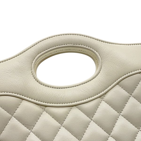 シャネル チェーンショルダーバッグ マトラッセ スモールショッピングバッグ シャイニーカーフスキン AS4133 CHANEL 白