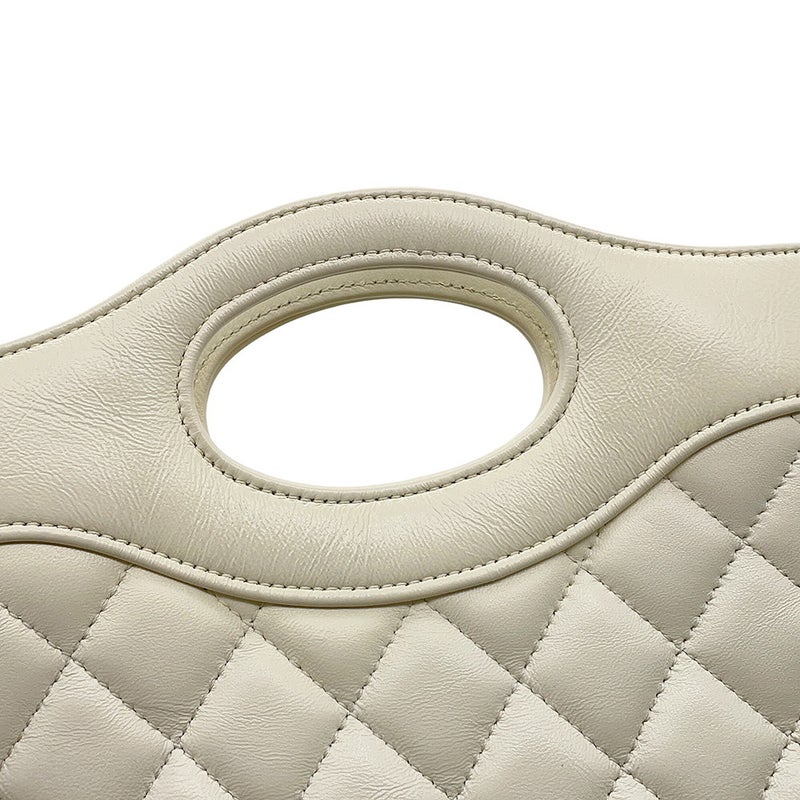 シャネル チェーンショルダーバッグ マトラッセ スモールショッピングバッグ シャイニーカーフスキン AS4133 CHANEL 白