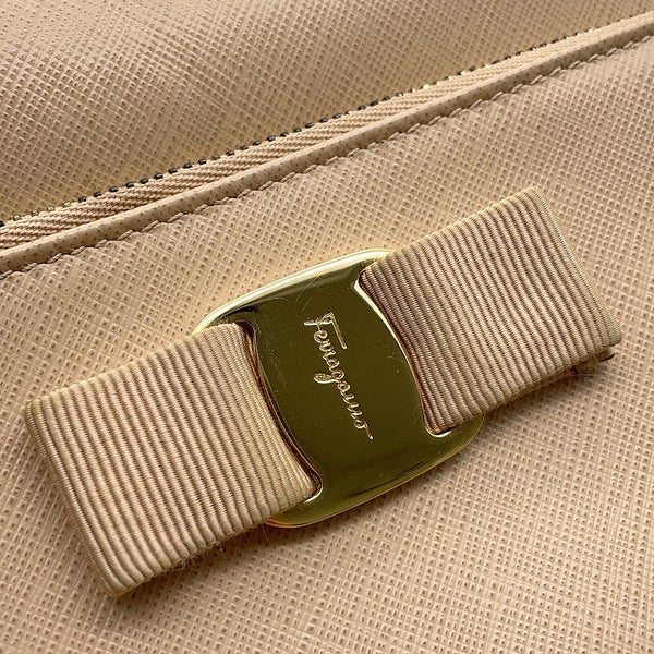 サルヴァトーレ・フェラガモ チェーンショルダーバッグ ヴァラリボン Ferragamo バッグ