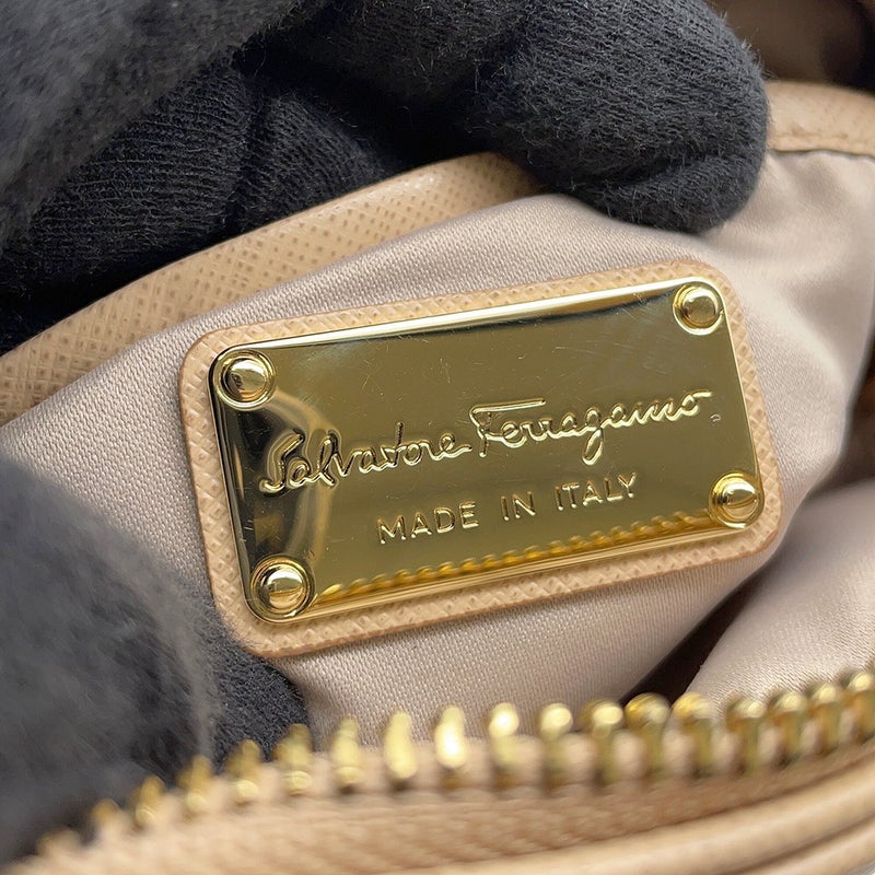 サルヴァトーレ・フェラガモ チェーンショルダーバッグ ヴァラリボン Ferragamo バッグ