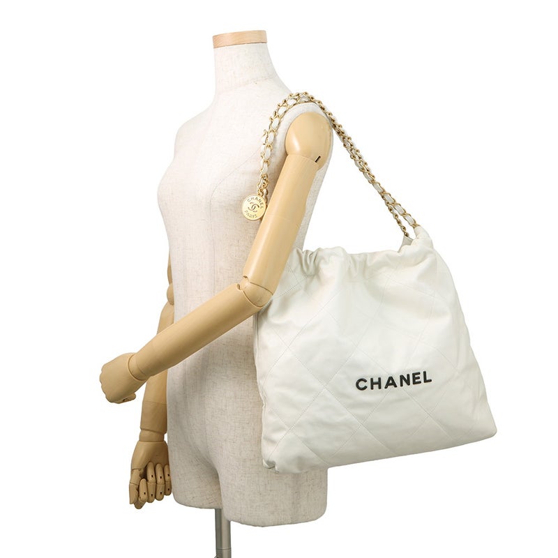 シャネル チェーンショルダーバッグ CHANEL22 スモール シャイニーカーフスキン AS3260 CHANEL ポーチ付き 白