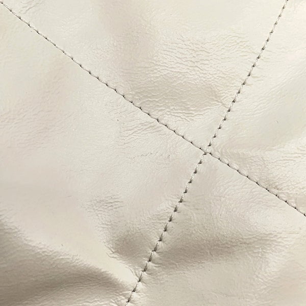 シャネル チェーンショルダーバッグ CHANEL22 スモール シャイニーカーフスキン AS3260 CHANEL ポーチ付き 白