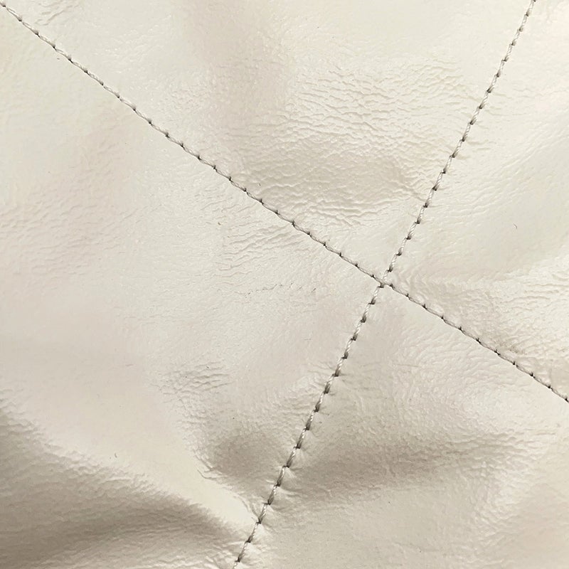 シャネル チェーンショルダーバッグ CHANEL22 スモール シャイニーカーフスキン AS3260 CHANEL ポーチ付き 白
