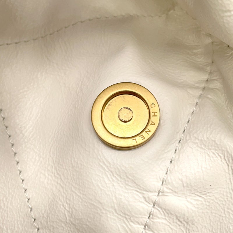 シャネル チェーンショルダーバッグ CHANEL22 スモール シャイニーカーフスキン AS3260 CHANEL ポーチ付き 白