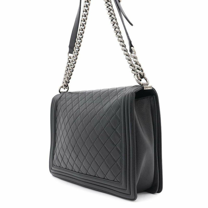 シャネル チェーンショルダーバッグ ボーイシャネル ラージ マトラッセ ココマーク ラムスキン A92193 CHANEL 黒