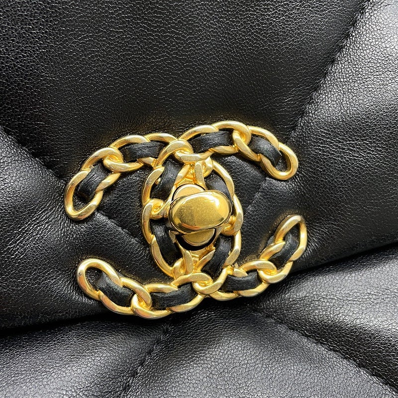 シャネル チェーンショルダーバッグ CHANEL19 ココマーク シャイニーラムスキン AS1160 CHANEL 黒