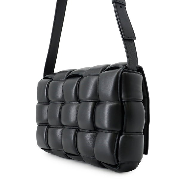 ボッテガヴェネタ ショルダーバッグ イントレチャート パデッド カセット ラムスキン 591970 BOTTEGA VENETA 黒
