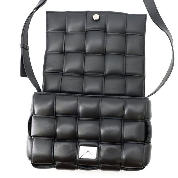 ボッテガヴェネタ ショルダーバッグ イントレチャート パデッド カセット ラムスキン 591970 BOTTEGA VENETA 黒