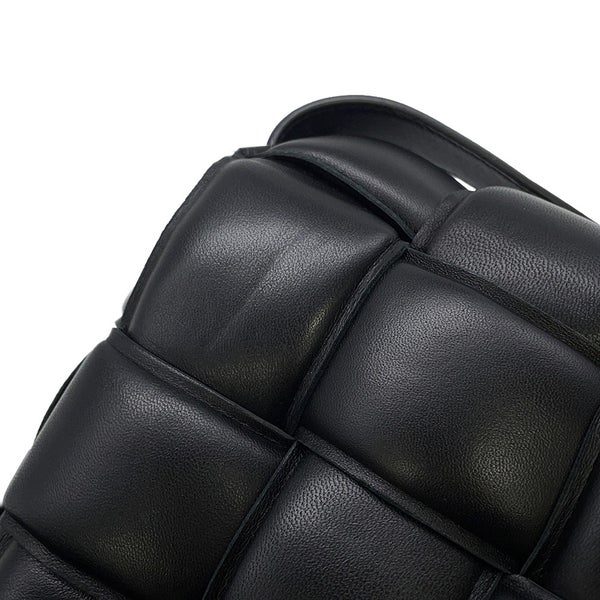 ボッテガヴェネタ ショルダーバッグ イントレチャート パデッド カセット ラムスキン 591970 BOTTEGA VENETA 黒