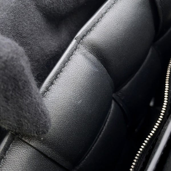 ボッテガヴェネタ ショルダーバッグ イントレチャート パデッド カセット ラムスキン 591970 BOTTEGA VENETA 黒