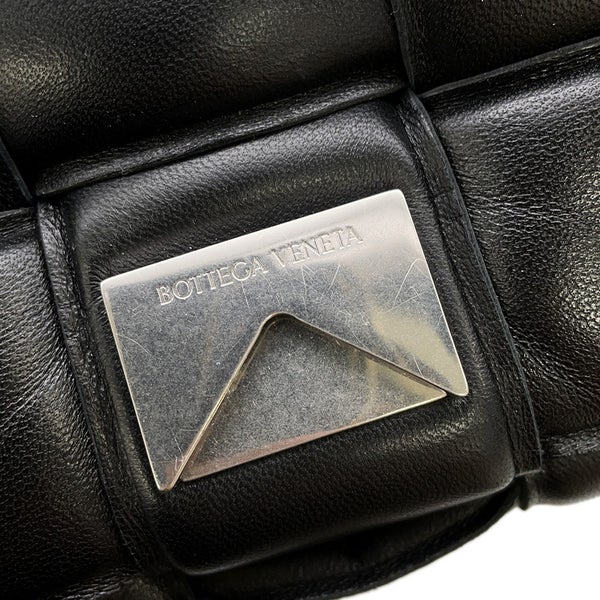 ボッテガヴェネタ ショルダーバッグ イントレチャート パデッド カセット ラムスキン 591970 BOTTEGA VENETA 黒