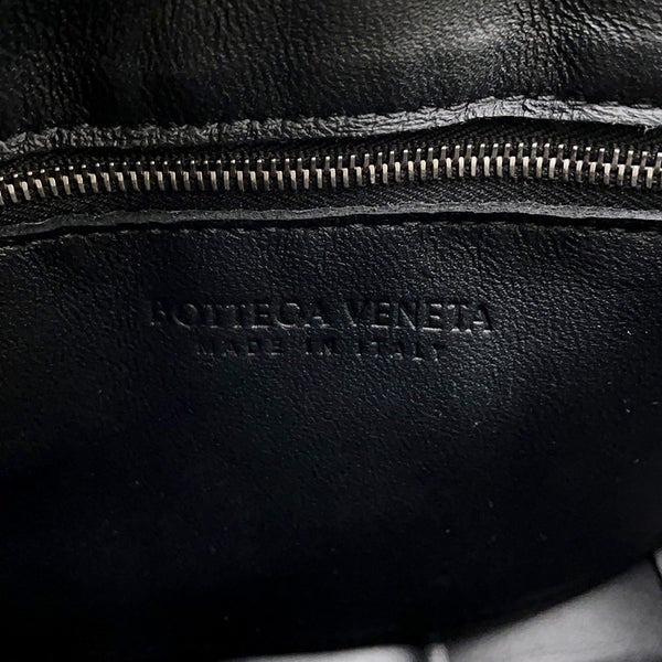 ボッテガヴェネタ ショルダーバッグ イントレチャート パデッド カセット ラムスキン 591970 BOTTEGA VENETA 黒