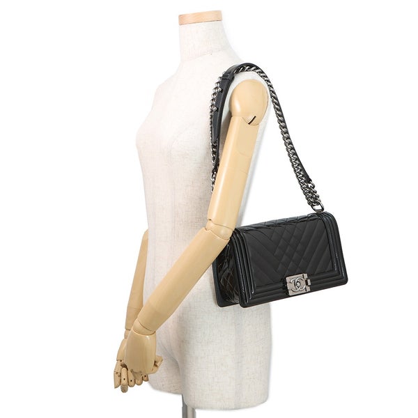 シャネル チェーンショルダーバッグ ボーイシャネル25 マトラッセ ココマーク パテント A67086CHANEL バッグ 黒