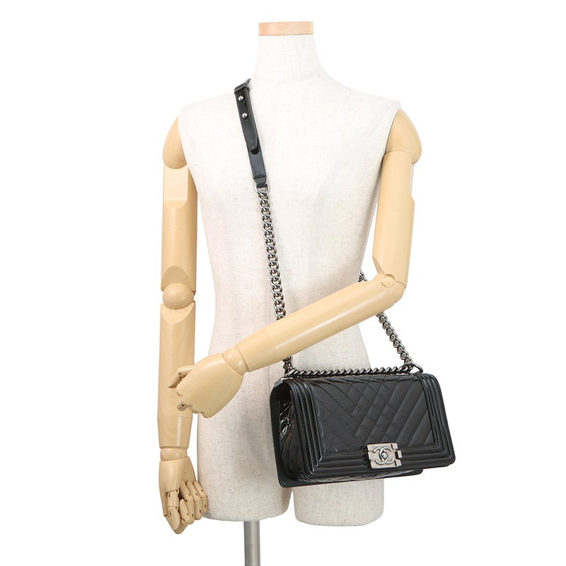 シャネル チェーンショルダーバッグ ボーイシャネル25 マトラッセ ココマーク パテント A67086CHANEL バッグ 黒