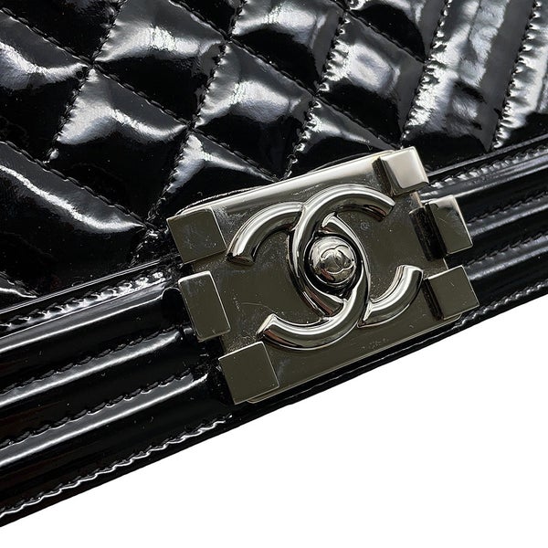 シャネル チェーンショルダーバッグ ボーイシャネル25 マトラッセ ココマーク パテント A67086CHANEL バッグ 黒