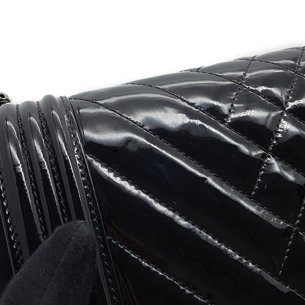 シャネル チェーンショルダーバッグ ボーイシャネル25 マトラッセ ココマーク パテント A67086CHANEL バッグ 黒