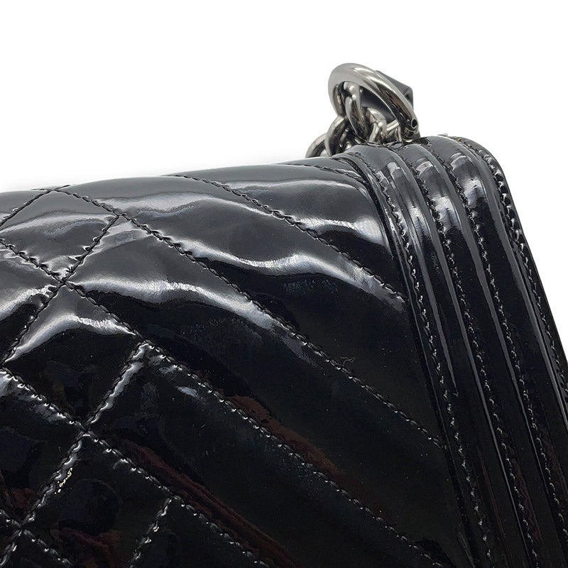 シャネル チェーンショルダーバッグ ボーイシャネル25 マトラッセ ココマーク パテント A67086CHANEL バッグ 黒