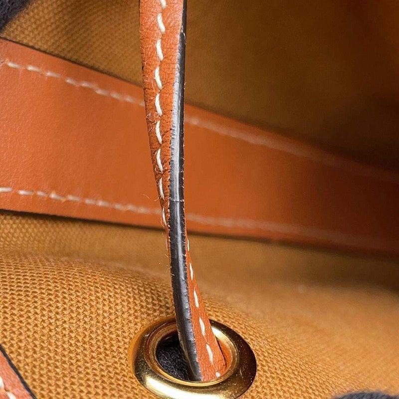 セリーヌ ショルダーバッグ トリオンフ スモール ドローストリングバッグ レザー 191142BZJ.04LU  CELINE バッグ