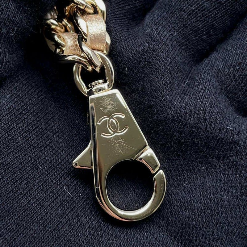 シャネル ノベルティ コインケース AirPodsケース チェーンセット マトラッセ ココマーク ラムスキン CHANEL イヤーズギフト