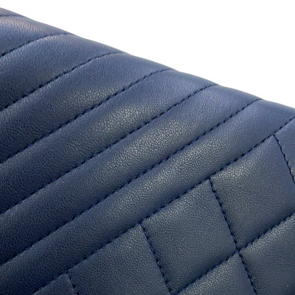 シャネル チェーンウォレット マトラッセ シェブロン ボーイシャネル ラムスキン CHANEL 財布