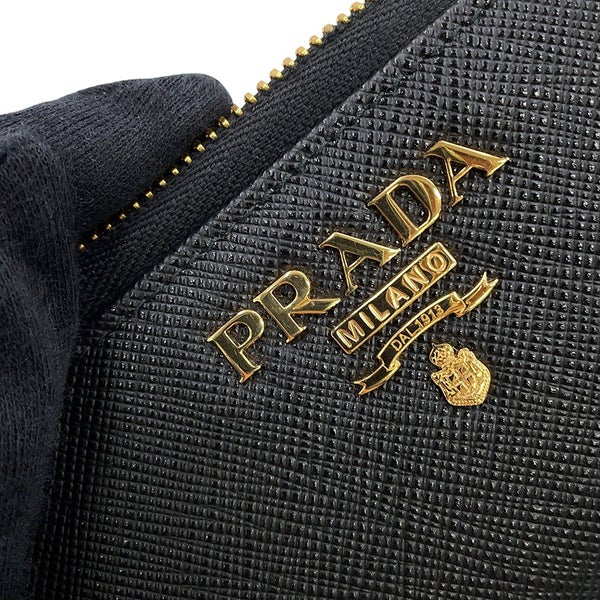 プラダ キーケース ロゴ L字ファスナー サフィアーノレザー 1PP026 PRADA 黒