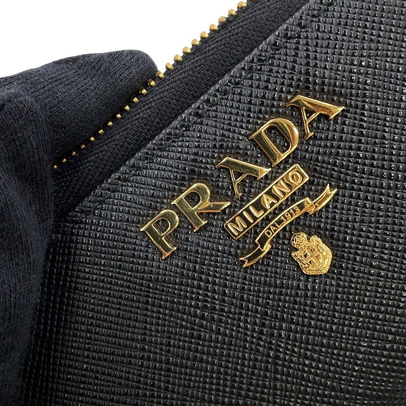 プラダ キーケース ロゴ L字ファスナー サフィアーノレザー 1PP026 PRADA 黒