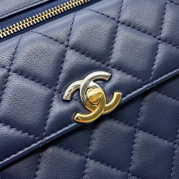 シャネル チェーンショルダーバッグ マトラッセ ココマーク ラムスキン CHANEL ミニバッグ