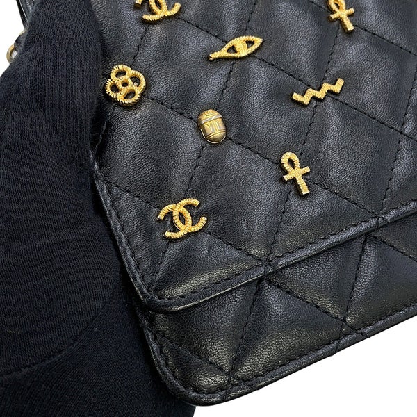 シャネル チェーンウォレット マトラッセ ココマーク エジプトチャーム ラムスキン CHANEL 財布 黒