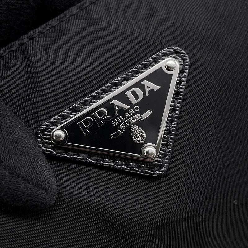プラダ ショルダーバッグ キマイラ トライアングルロゴ ナイロン メタル PRADA バッグ 黒