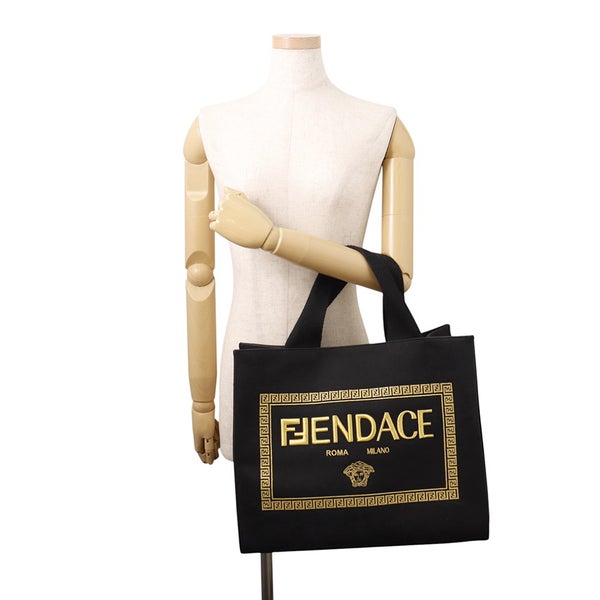 フェンディ トートバッグ ヴェルサーチ コラボ フェンダーチェ 刺繍入り キャンバス 8BH395 FENDI 2way ヴェルサーチェ 黒