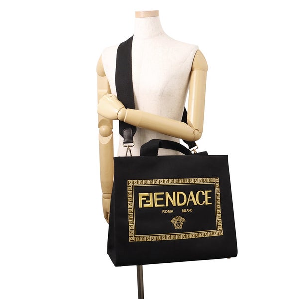 フェンディ トートバッグ ヴェルサーチ コラボ フェンダーチェ 刺繍入り キャンバス 8BH395 FENDI 2way ヴェルサーチェ 黒