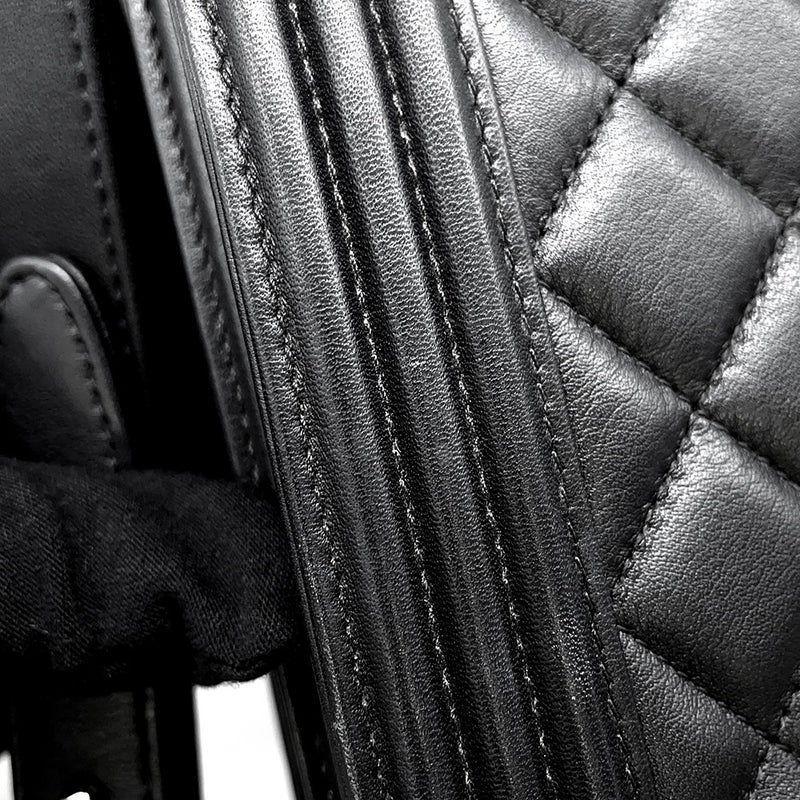 シャネル チェーンショルダーバッグ ボーイシャネル ラムスキン AS0130 CHANEL バッグ 黒