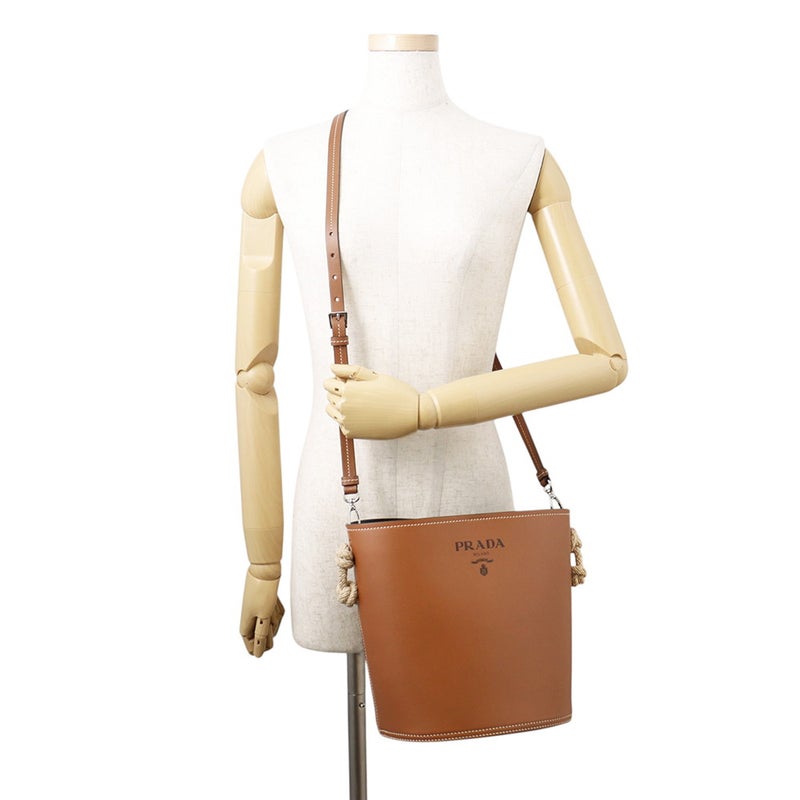 プラダ ショルダーバッグ タンブールバケット ロゴ カーフレザー 1BE050 PRADA 2way