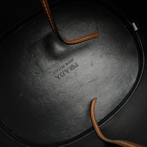 プラダ ショルダーバッグ タンブールバケット ロゴ カーフレザー 1BE050 PRADA 2way