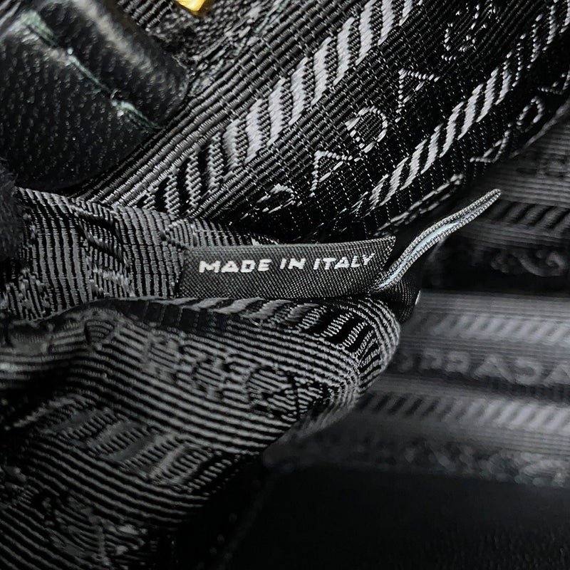 プラダ ショルダーバッグ キルティング トライアングルロゴ ナイロン 1BC232 PRADA 黒