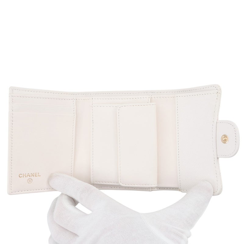 シャネル 三つ折り財布 マトラッセ ココマーク クラシック スモール フラップ ウォレット キャビアスキン AP0229 CHANEL 白