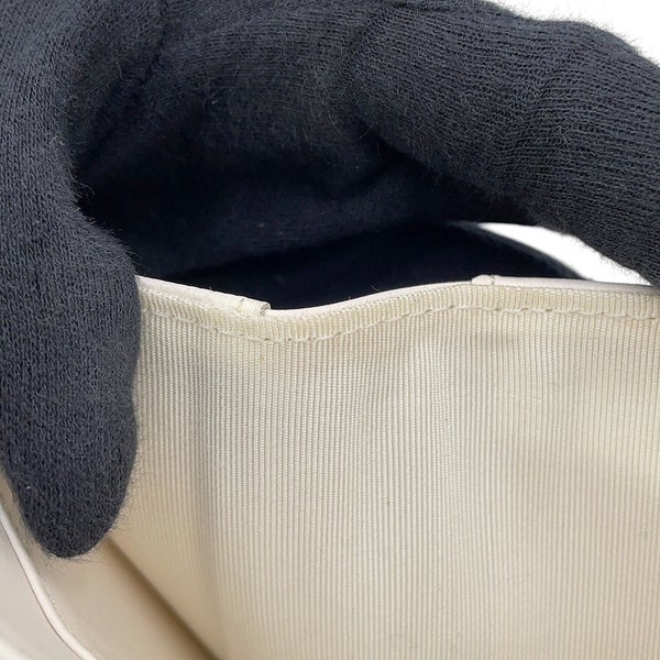 シャネル 三つ折り財布 マトラッセ ココマーク クラシック スモール フラップ ウォレット キャビアスキン AP0229 CHANEL 白