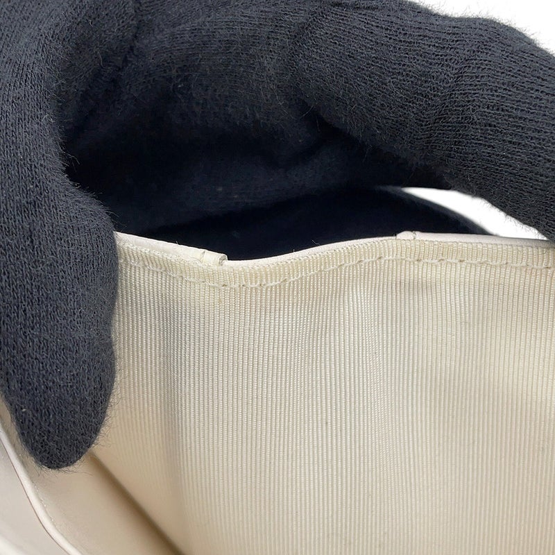 シャネル 三つ折り財布 マトラッセ ココマーク クラシック スモール フラップ ウォレット キャビアスキン AP0229 CHANEL 白