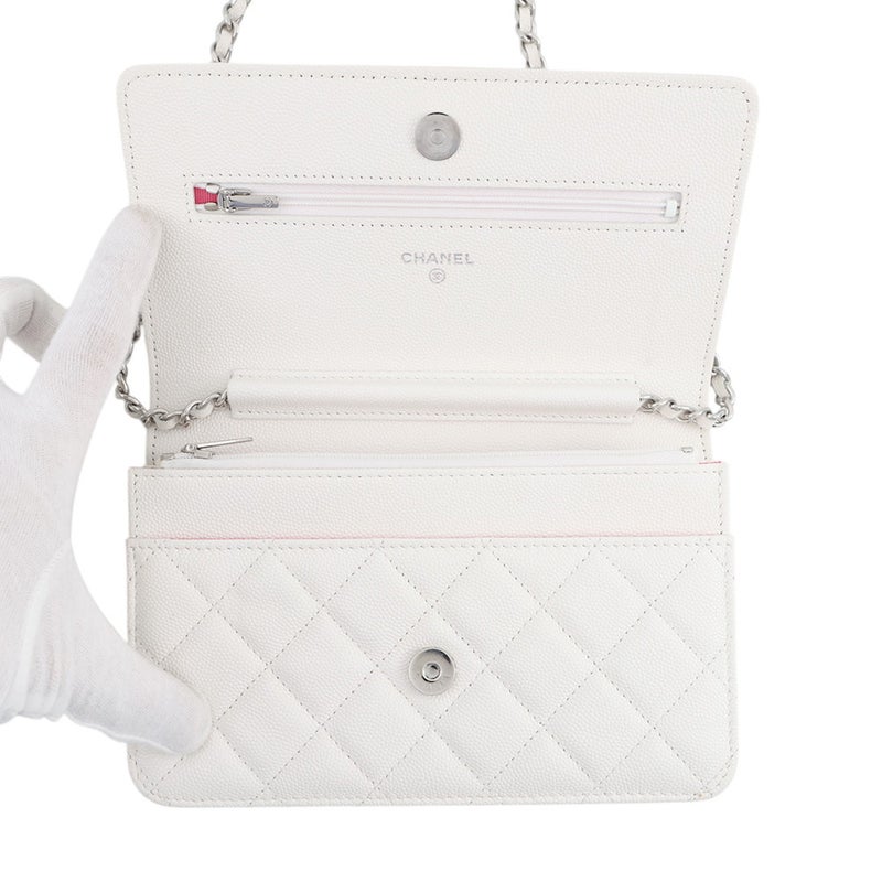 シャネル チェーンウォレット ココマーク マトラッセ CHANEL19 キャビアスキン CHANEL 財布 白
