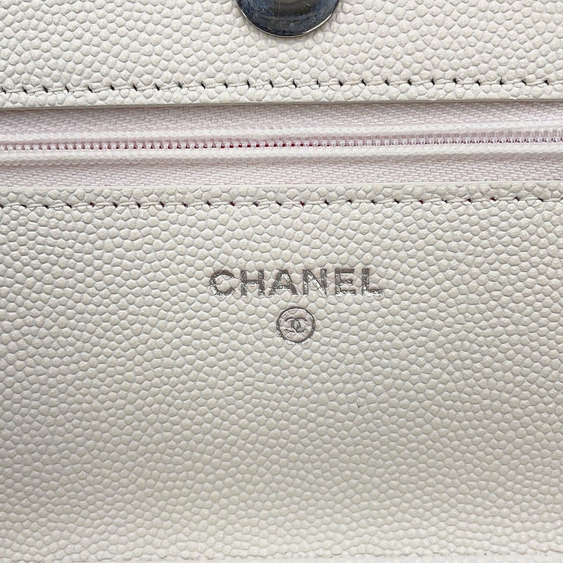 シャネル チェーンウォレット ココマーク マトラッセ CHANEL19 キャビアスキン CHANEL 財布 白