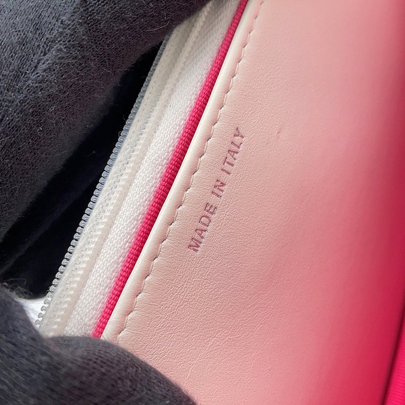 シャネル チェーンウォレット ココマーク マトラッセ CHANEL19 キャビアスキン CHANEL 財布 白