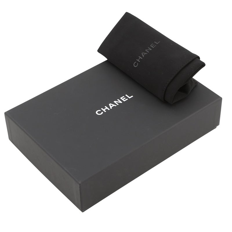 シャネル チェーンウォレット ココマーク マトラッセ CHANEL19 キャビアスキン CHANEL 財布 白